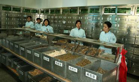 黑龍江省中醫(yī)藥服務(wù)能力、 從業(yè)人數(shù)逐漸提高