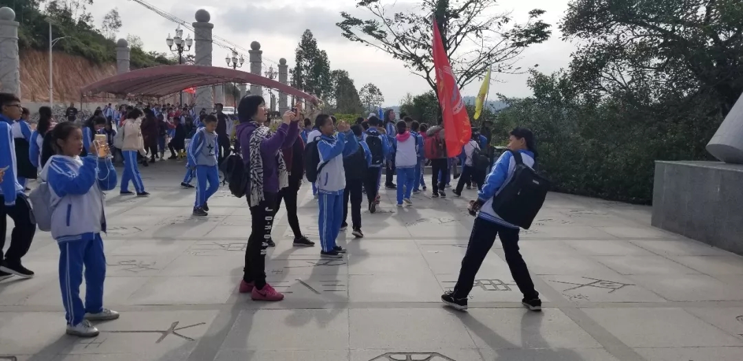 上午10：30 神中同學(xué)們到達國醫(yī)園入口