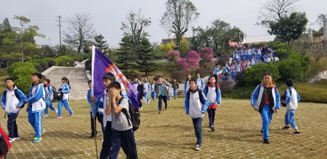 同學(xué)們進入園區(qū)集合