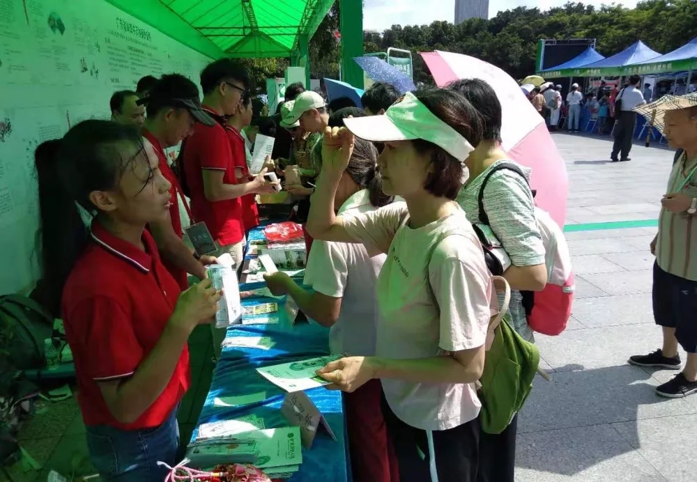 面對(duì)各種中醫(yī)藥知識(shí)提問，市民踴躍作答