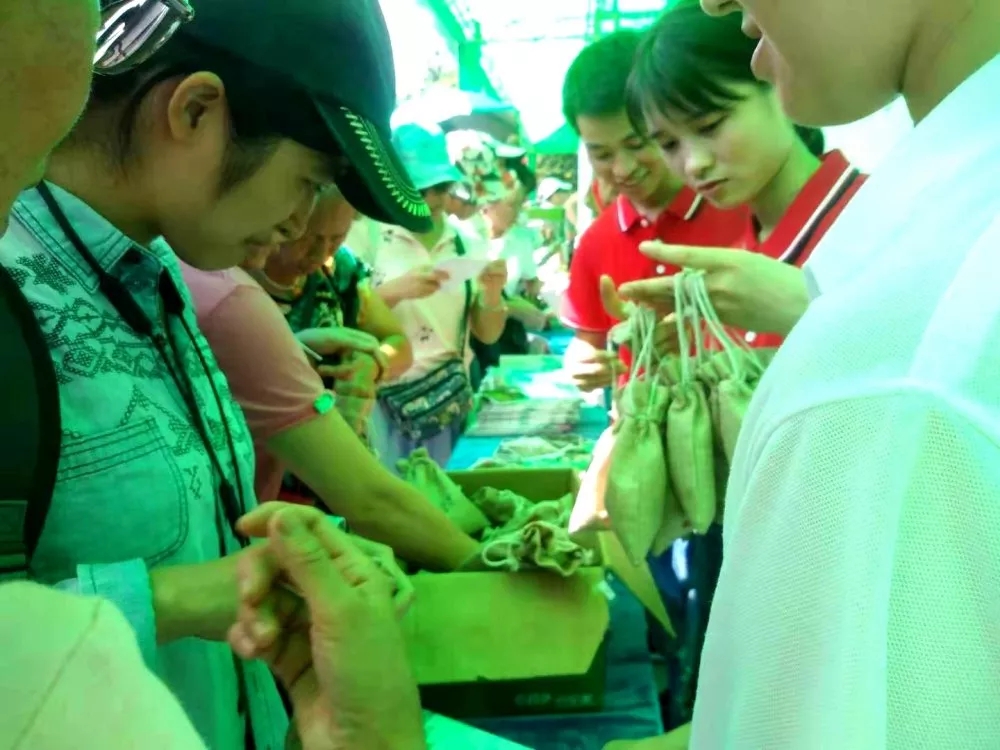 面對(duì)各種中醫(yī)藥知識(shí)提問，市民踴躍作答